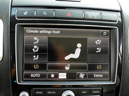 Used 2016 Volkswagen Touareg Sport image 50