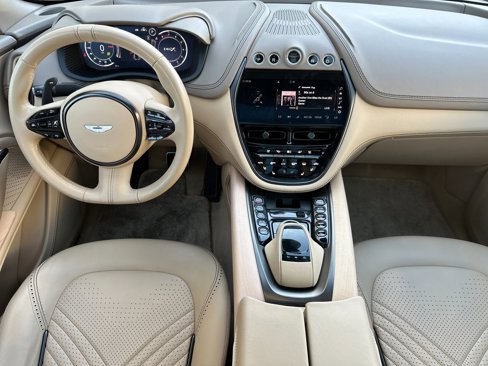 Used 2021 Aston Martin DBX image 17