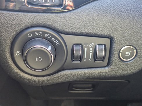 Used 2023 Jeep Cherokee Altitude Lux image 27