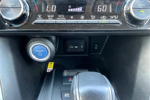 Used 2021 Toyota Venza LE image 22