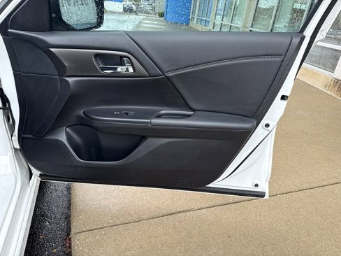 Used 2017 Honda Accord Sport image 43