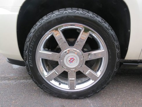 Used 2011 Cadillac Escalade ESV Premium image 16
