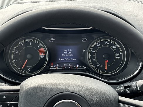 Used 2023 Jeep Cherokee Altitude Lux image 28