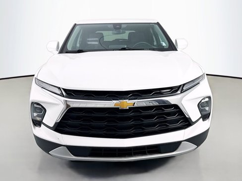 Used 2023 Chevrolet Blazer LT image 2