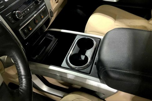 Used 2016 Nissan Titan SV image 16