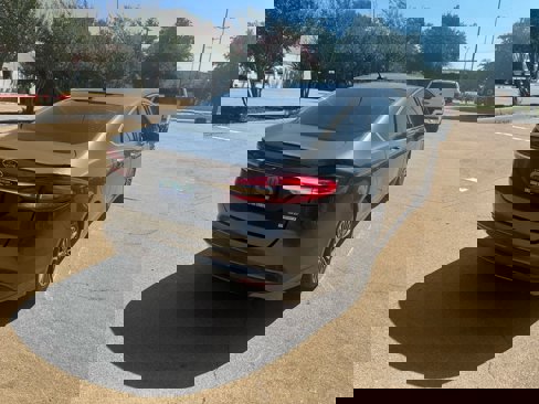 Used 2017 Ford Fusion SE image 6