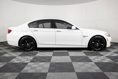 Used 2011 BMW 550i xDrive Sedan image 9