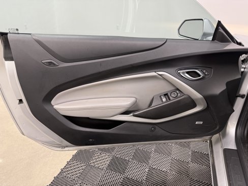 Used 2018 Chevrolet Camaro LT image 8