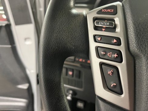 Used 2019 Nissan Titan SV image 15