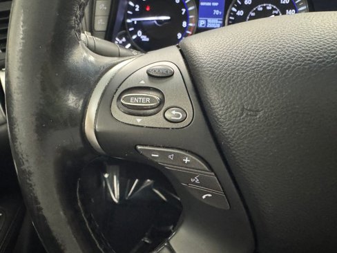 Used 2019 INFINITI Q70 Luxe image 23