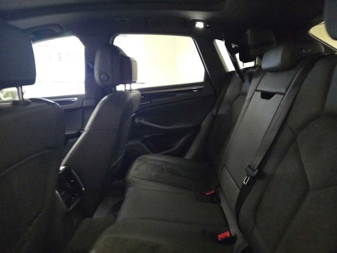 Used 2017 Porsche Macan image 15