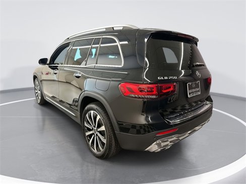Used 2023 Mercedes-Benz GLB 250 4MATIC image 2