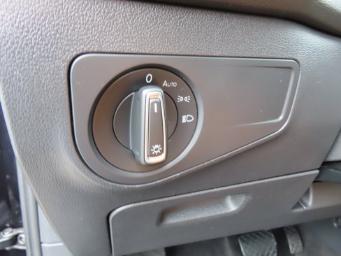 Used 2019 Volkswagen Tiguan SE image 13