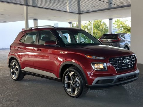 Used 2025 Hyundai Venue SEL image 2