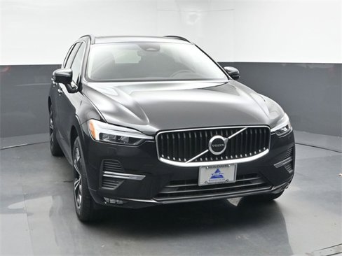 Used 2022 Volvo XC60 B5 Momentum w/ Climate Package image 2