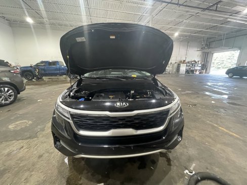 Used 2021 Kia Seltos EX image 32