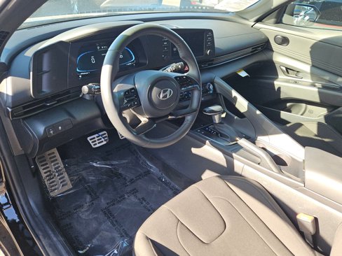 Certified 2025 Hyundai Elantra Sport w/ Cargo Package image 9