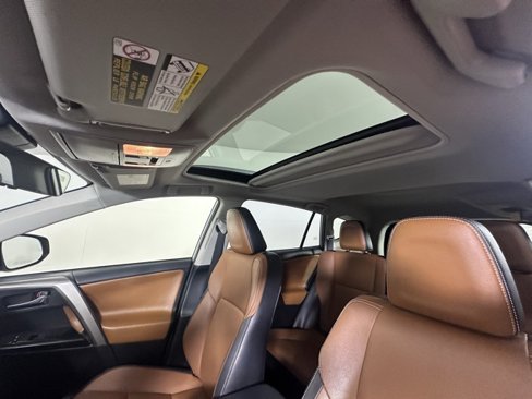 Used 2018 Toyota RAV4 Limited image 18