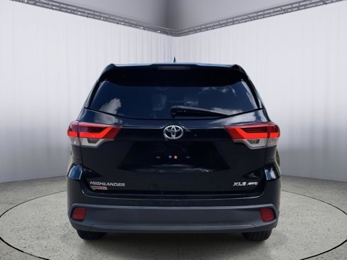 Used 2018 Toyota Highlander XLE image 5