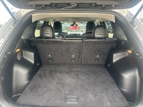 Used 2019 Jeep Cherokee Trailhawk w/ Cold Weather Group image 10