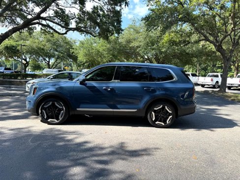 Used 2023 Kia Telluride EX w/ EX Captain's Chair Package image 8