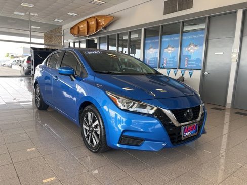 Used 2021 Nissan Versa SV image 3