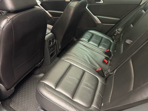Used 2010 Volkswagen Tiguan SEL image 18