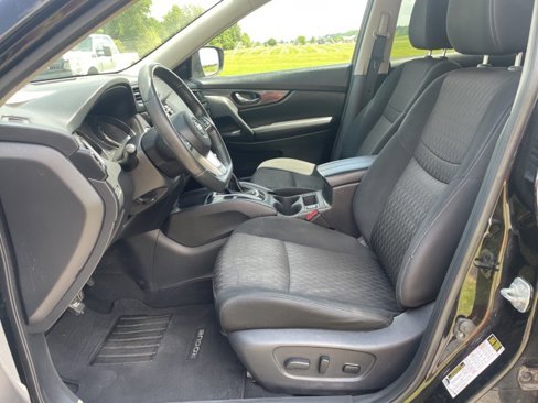 Used 2018 Nissan Rogue SV image 8
