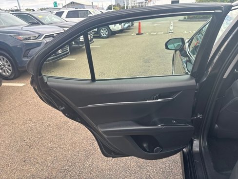 Used 2020 Toyota Camry LE image 34