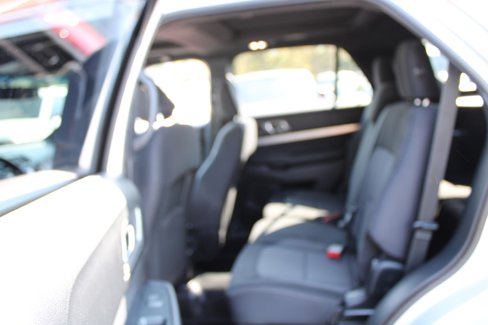 Used 2018 Ford Explorer XLT w/ Equipment Group 201A image 12