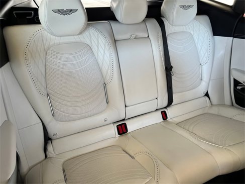 Used 2022 Aston Martin DBX image 17