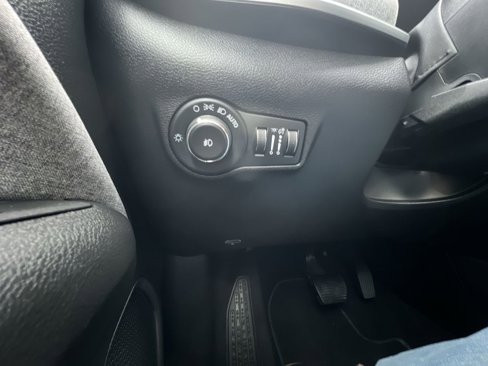 Used 2022 Jeep Compass Latitude w/ Convenience Group image 17