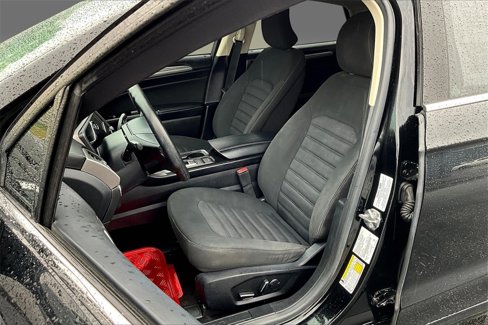 Used 2017 Ford Fusion SE w/ Fusion SE Technology Package image 14