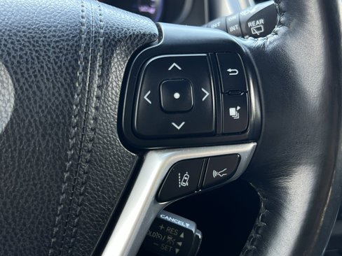 Used 2017 Toyota Highlander XLE image 25