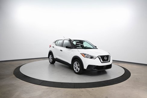 Used 2020 Nissan Kicks S image 1