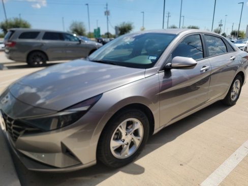 Used 2023 Hyundai Elantra SE image 4