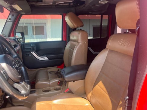 Used 2011 Jeep Wrangler Unlimited Rubicon w/ Connectivity Group image 27