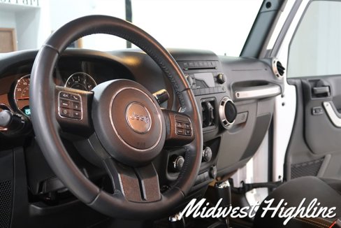 Used 2017 Jeep Wrangler Unlimited Sahara w/ Connectivity Group image 28