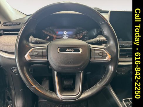 Used 2022 Jeep Compass Latitude w/ Sun and Sound Group image 9