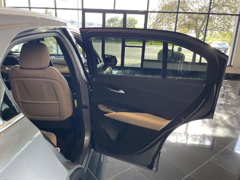 Used 2025 Cadillac XT4 Premium Luxury image 18