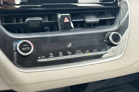 Used 2022 Toyota Corolla LE image 25
