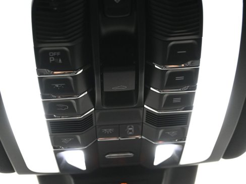 Used 2025 Porsche Macan Turbo image 25
