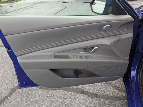 Used 2023 Hyundai Elantra SEL w/ Convenience Package image 12