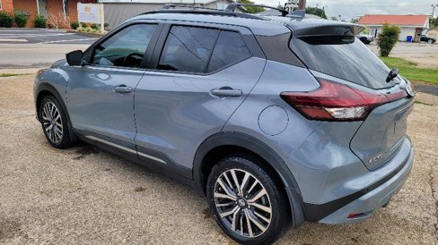 Used 2021 Nissan Kicks SR w/ Exterior Package image 3
