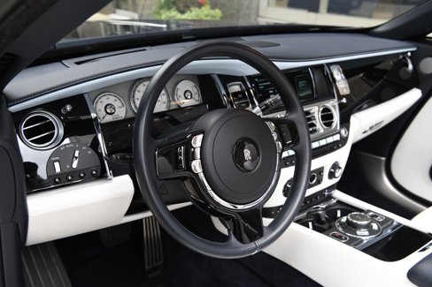 Used 2020 Rolls-Royce Dawn image 13