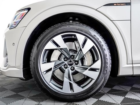 Used 2022 Audi e-tron Prestige w/ Prestige Package image 6