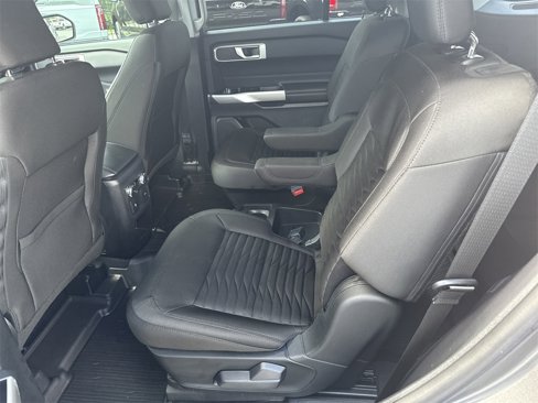 Used 2021 Ford Explorer XLT image 18