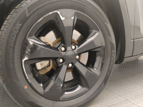 Used 2018 Jeep Cherokee Latitude w/ Altitude Package image 31