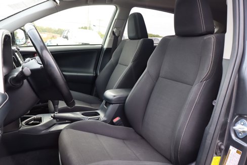 Used 2018 Toyota RAV4 XLE image 9