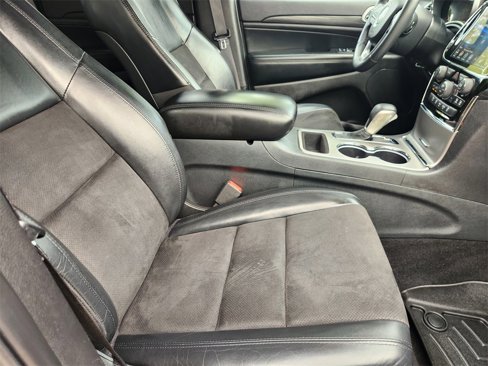 Used 2019 Jeep Grand Cherokee Altitude image 12